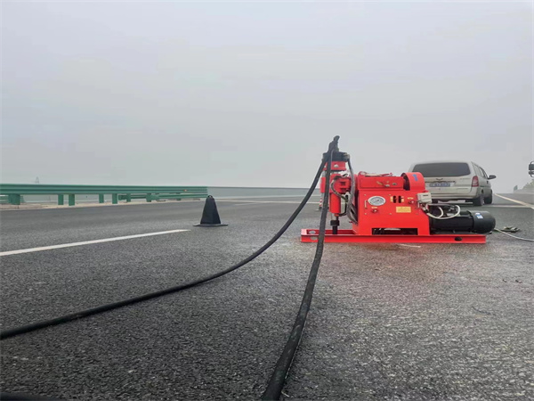 茂县马路路基路面开裂下沉注浆加固灌浆